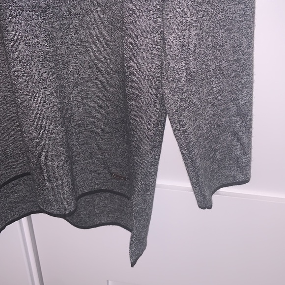 Sweater - Picture 4 of 4